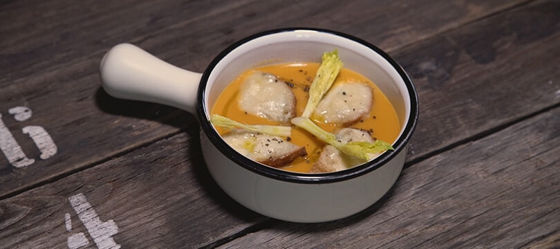 Cauliflower pureed soup with bacon, chives, spicy Gorgonzola and sour cream - Gorgonzola DOP