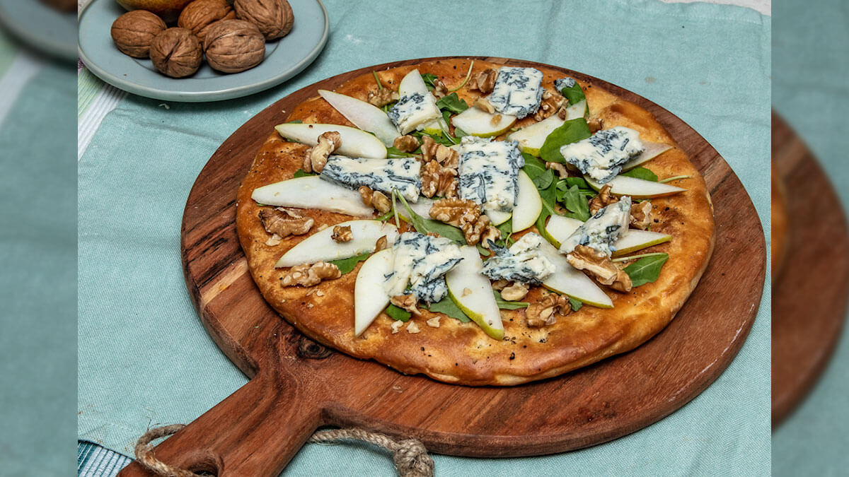 Focaccia with Spicy Gorgonzola PDO, Rocket, Thinly Sliced Pears and Walnuts - Gorgonzola DOP