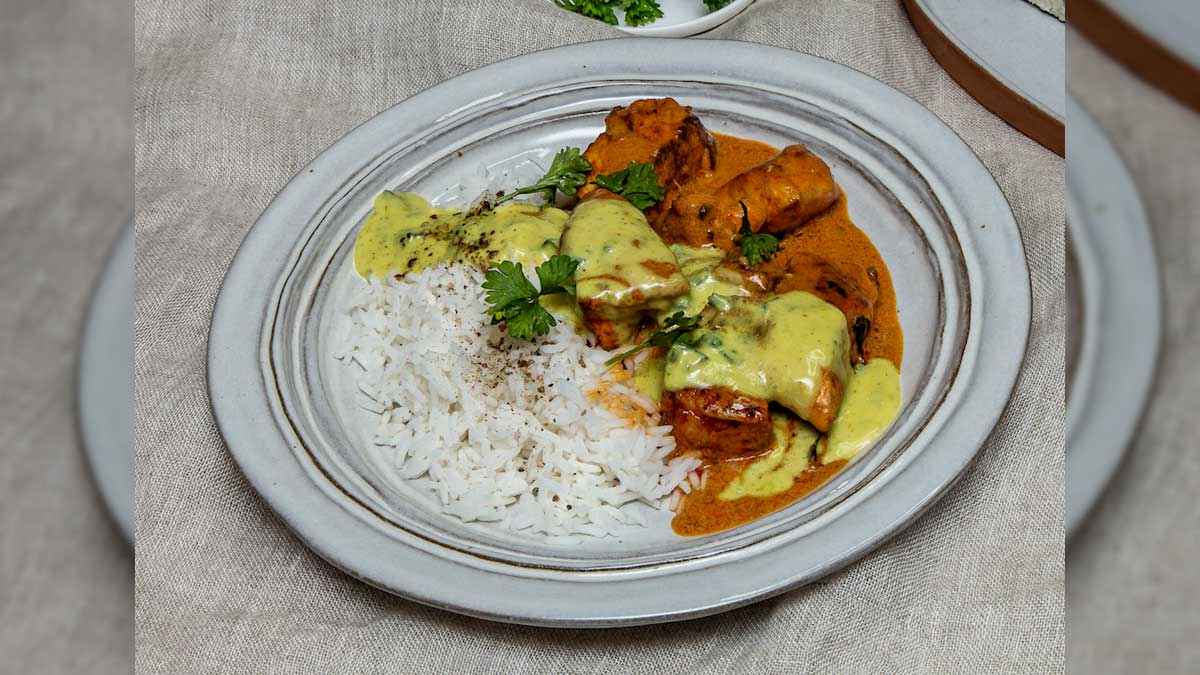 Bites of turkey marinated in spicy Gorgonzola PDO and curry sauce and Basmati rice - Gorgonzola DOP