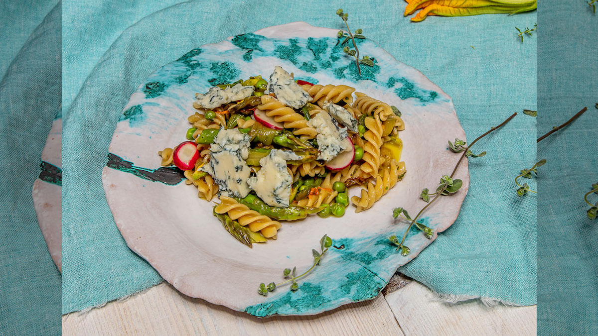 Whole wheat pasta salad with diced spicy Gorgonzola - Gorgonzola DOP