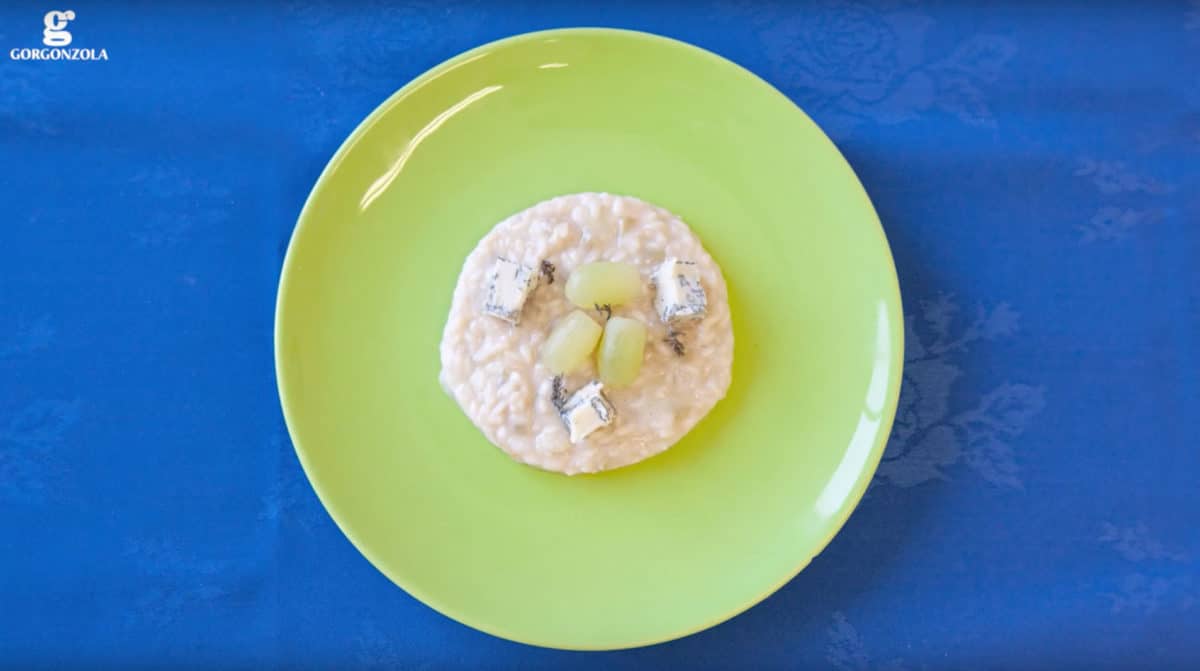 Risotto with sweet and spicy Gorgonzola and white grapes - Gorgonzola DOP