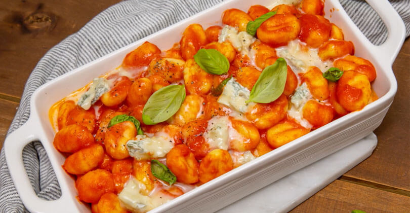 Gnocchi au gratin with tomato sauce, sweet Gorgonzola and basil - Gorgonzola DOP