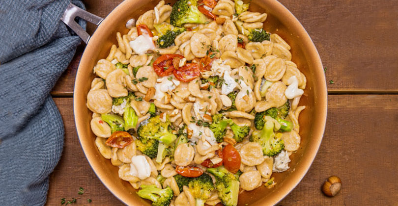 Whole wheat orecchiette with Gorgonzola, broccoli, semi-dried cherry tomatoes, hazelnuts - Gorgonzol