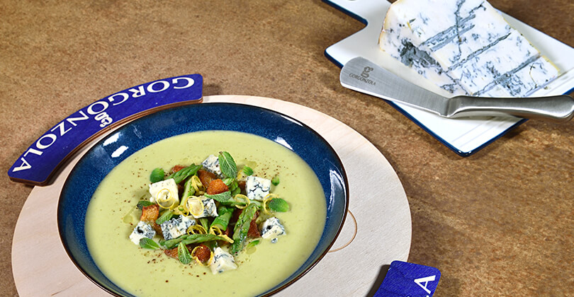 Cream soup with asparagus, mint and cubes of spicy Gorgonzola Pdo - Gorgonzola DOP