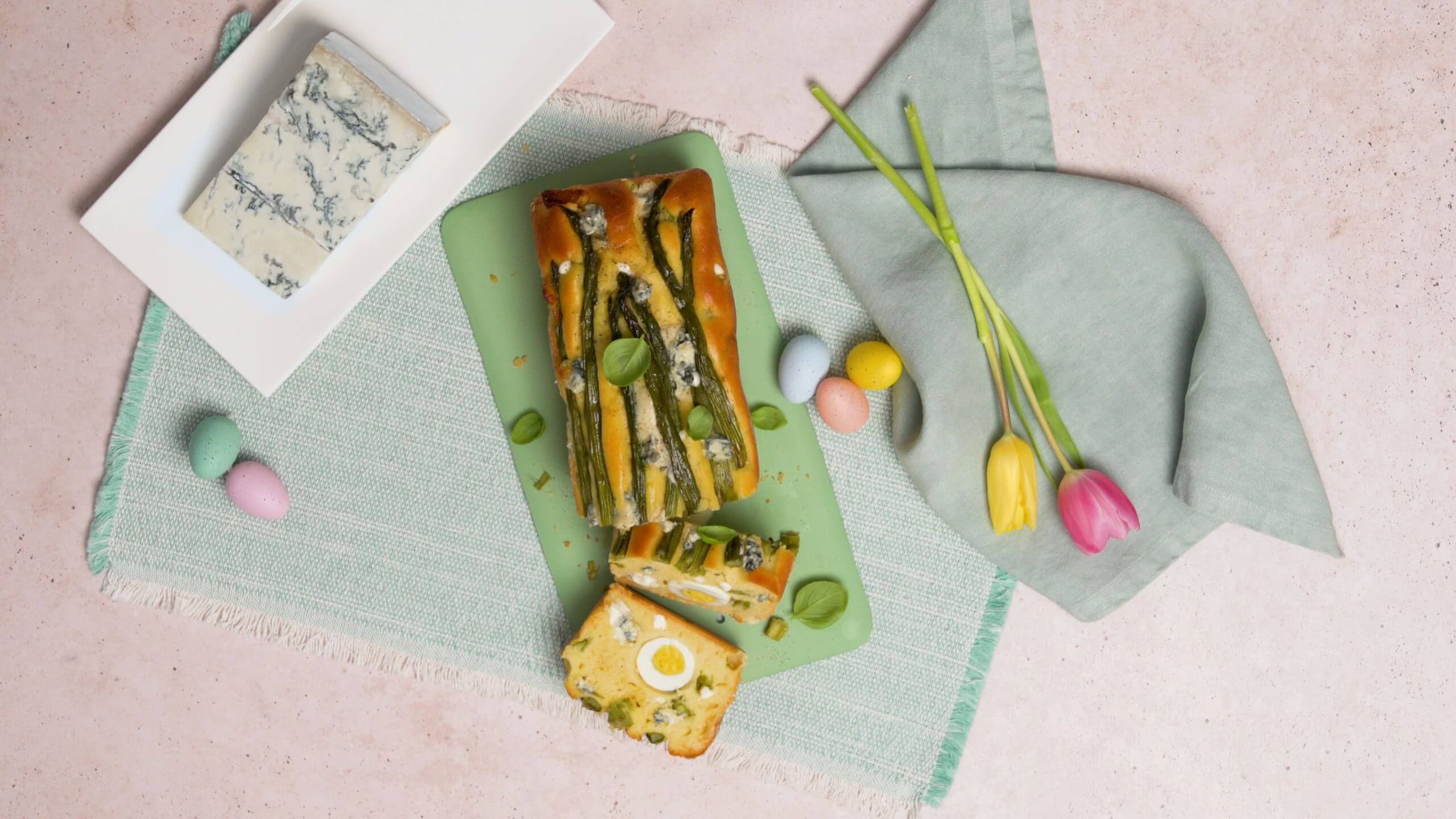Asparagus and spicy Gorgonzola Pdo sponge cake - Gorgonzola DOP
