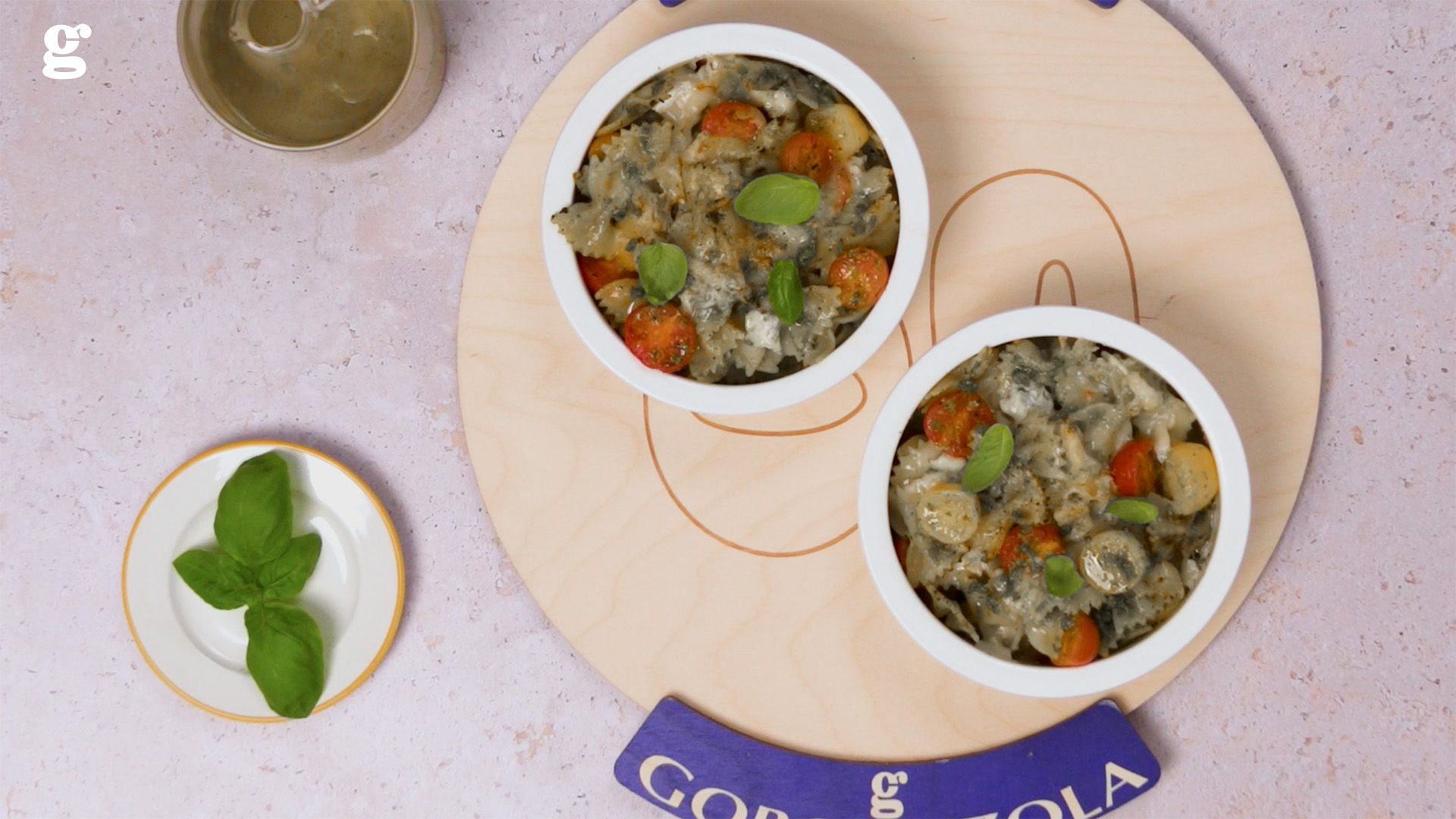 Baked bowties with Gorgonzola Pdo and pesto - Gorgonzola DOP