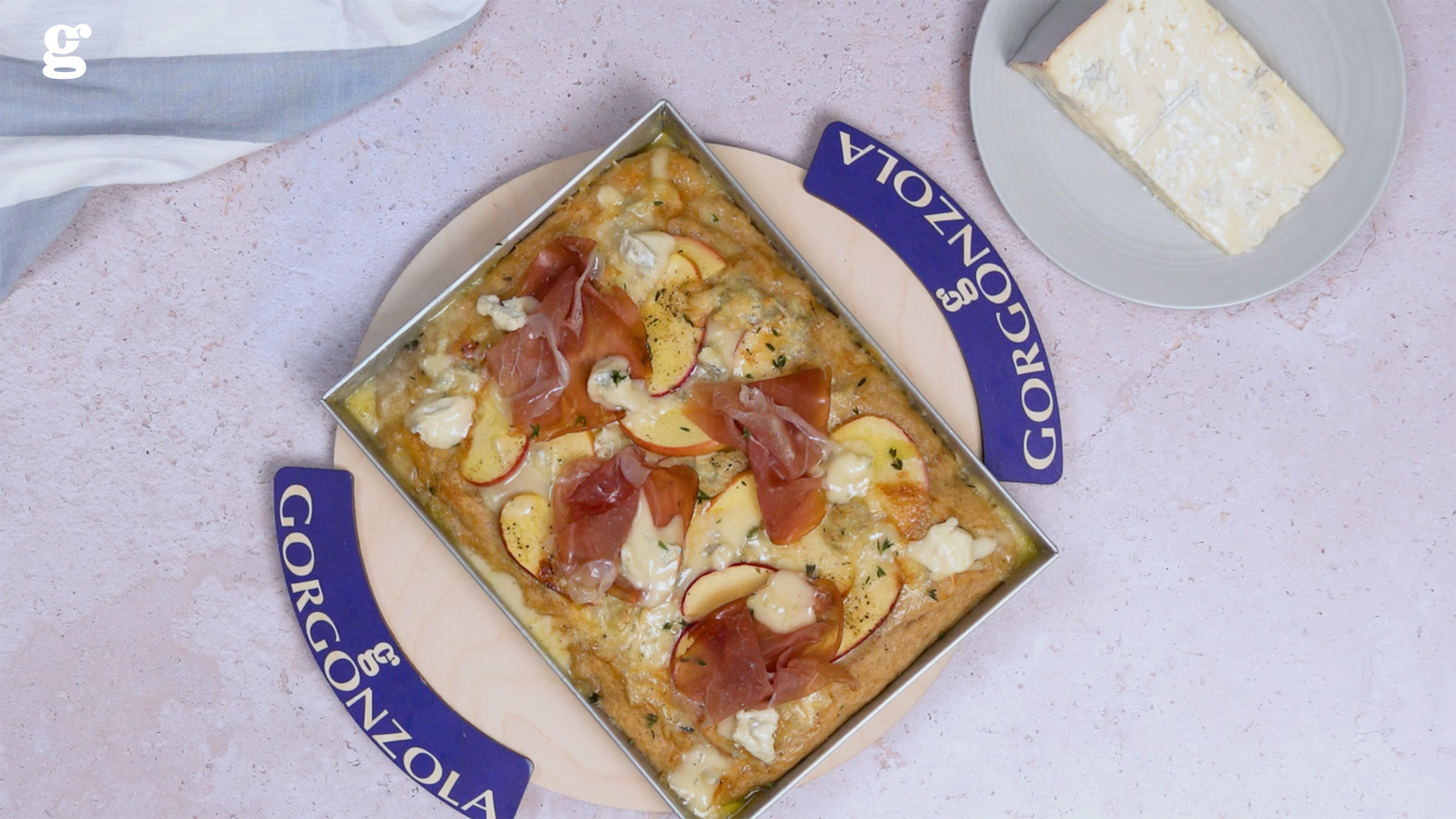 Pizza with Gorgonzola Pdo Culatello di Zibello Pdo and apples - Gorgonzola DOP