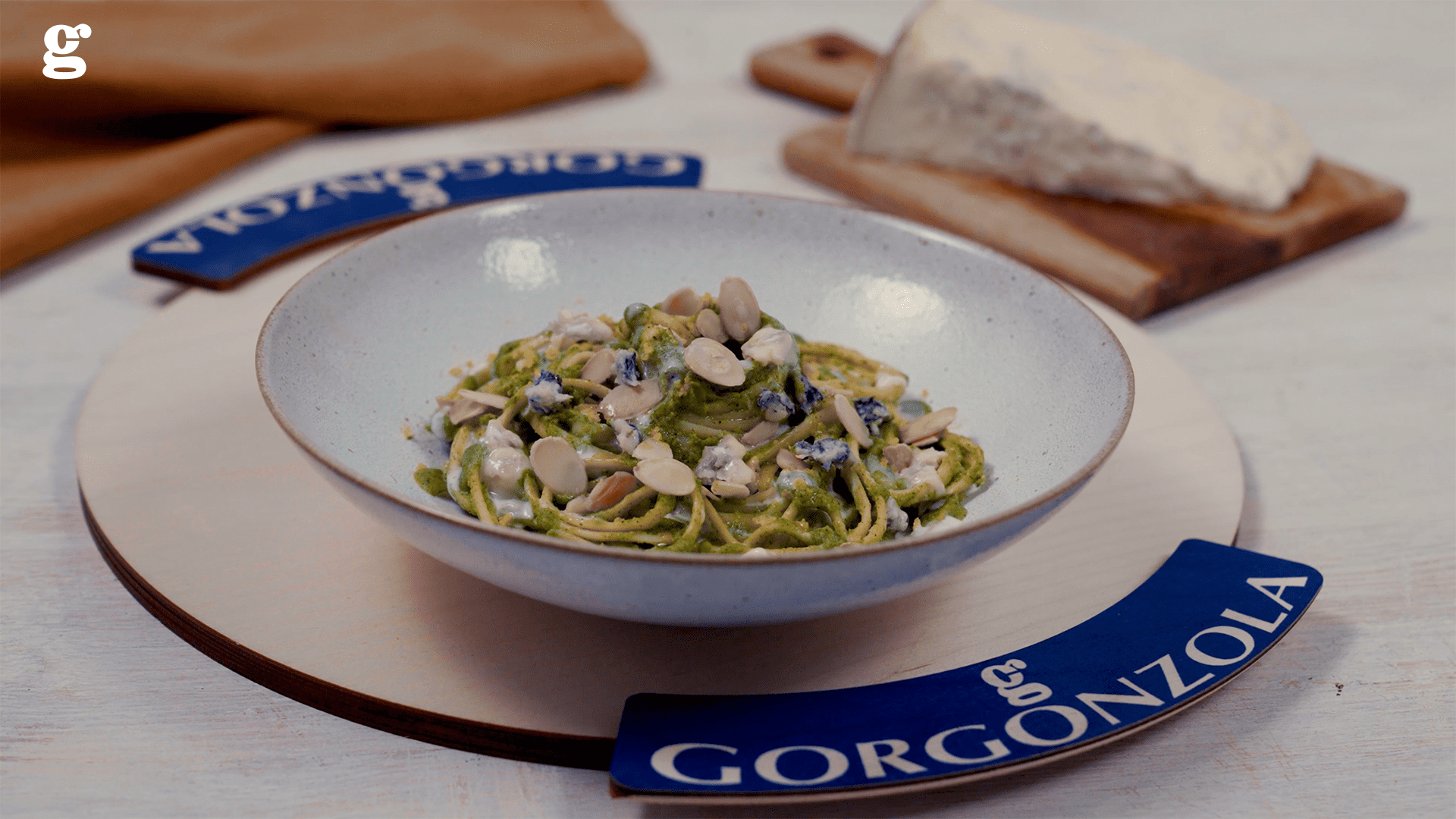 Linguine with Gorgonzola Pdo sauce and creamed broccoli - Gorgonzola DOP