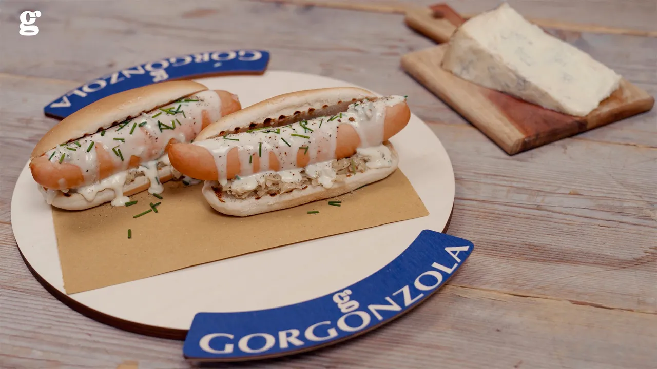 Hotdog with frankfurters and Gorgonzola Pdo sauce - Gorgonzola DOP