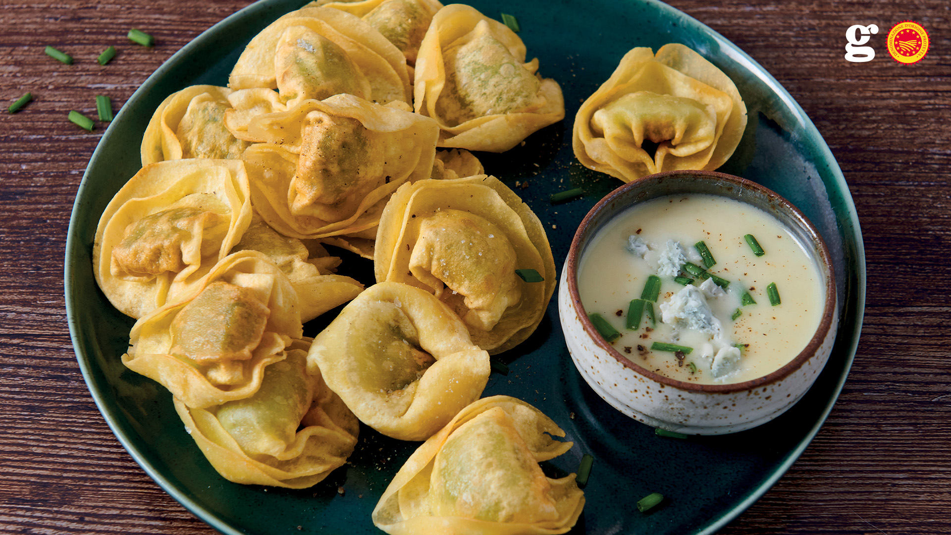 Fried tortellini and Gorgonzola PDO sauce and chives - Gorgonzola DOP