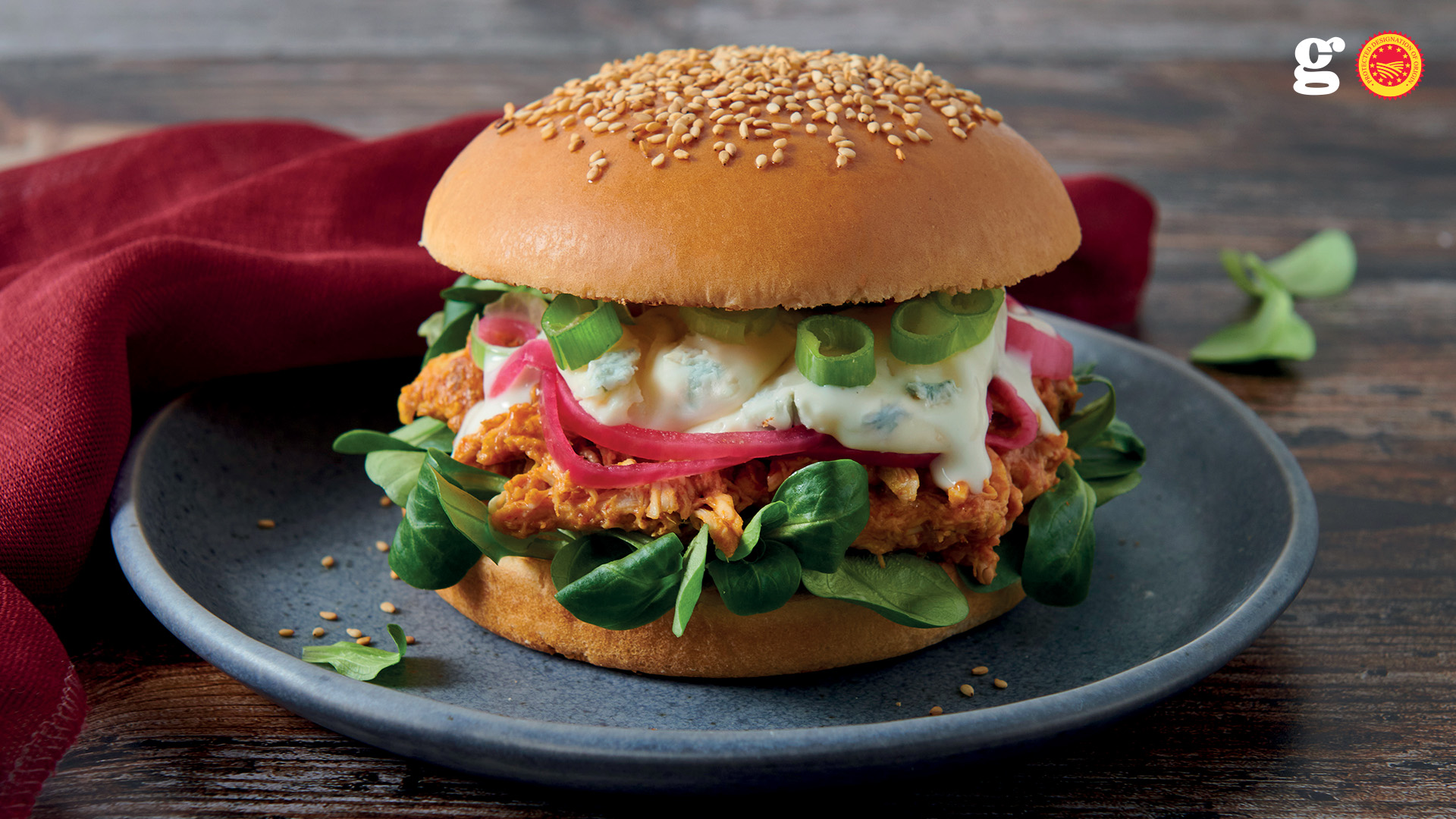 Pulled chicken burger with Gorgonzola PDO - Gorgonzola DOP