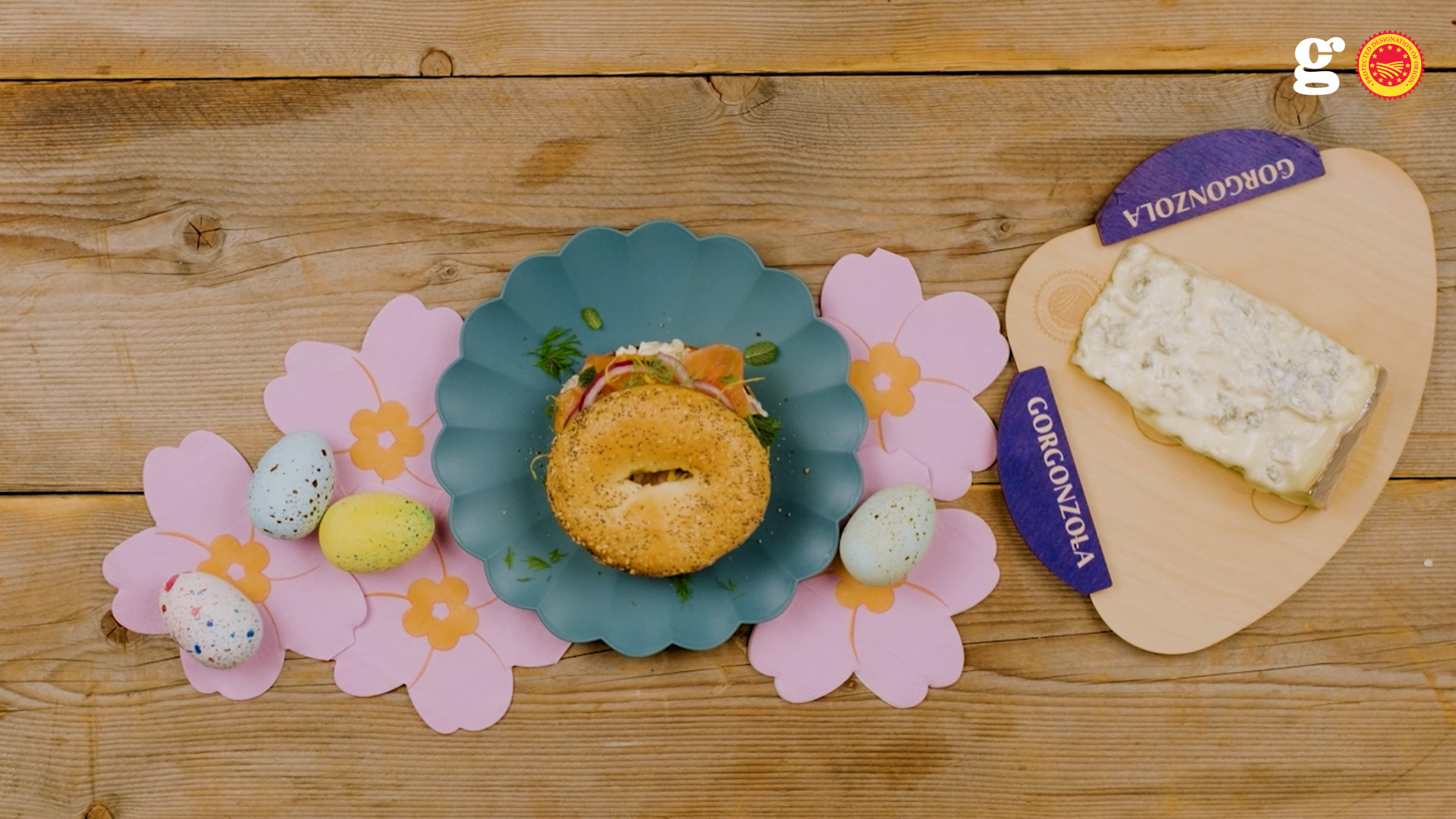 BAGEL WITH GORGONZOLA PDO CREAM AND SALMON - Gorgonzola DOP